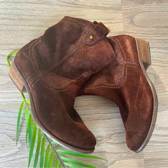 ✨Fossil Brown Suede Ankle Western short booties Boots 8.5 worn 5x - Picture 1 of 7